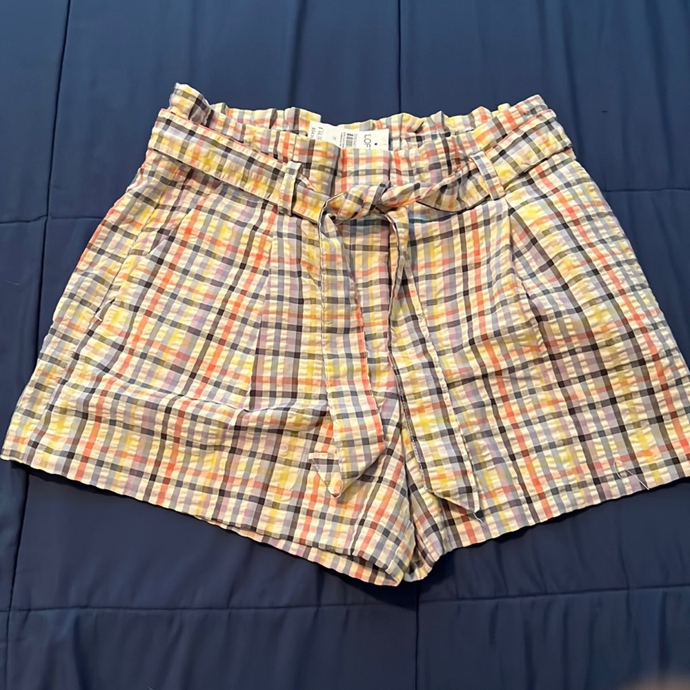 Loft shorts- Medium- elastic band with metal closure